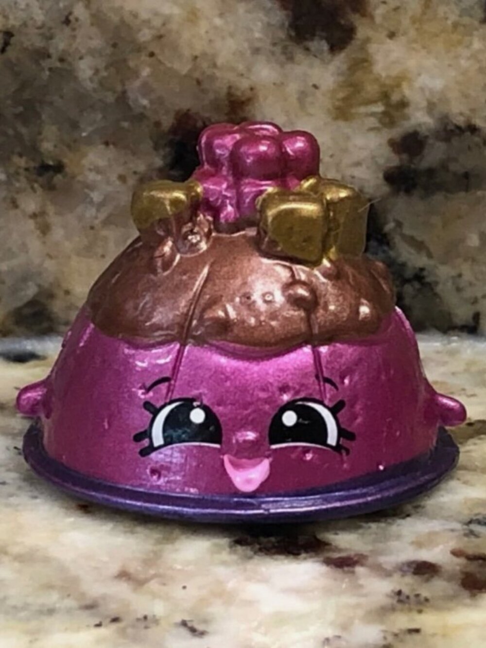 ULTRA RARE Season 6- Sweets Sweets Honey Shopkins